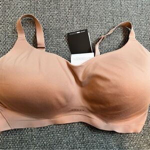 NWT::Nike Soorts Bra XL (F-G)